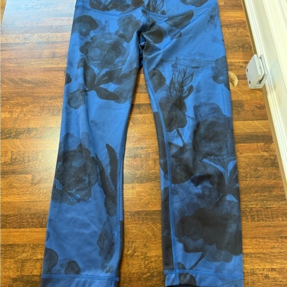 LULULEMON Wunder Under Crops Inky Floral Print size 6 - Picture 3 of 7
